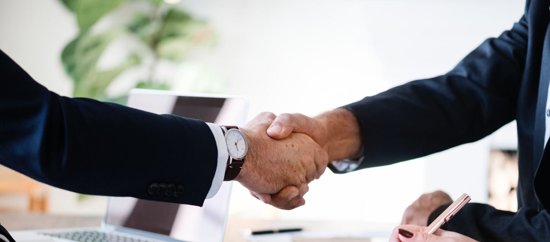 businessmen-collaboration-cooperation-886465-a