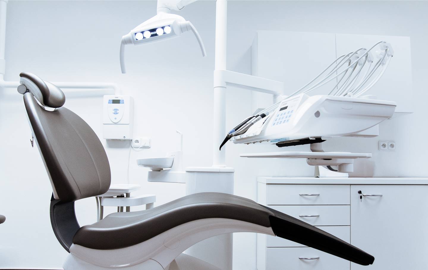 chair-clean-clinic-dental-care-287237 chair-clean-clinic-dental-care-287237